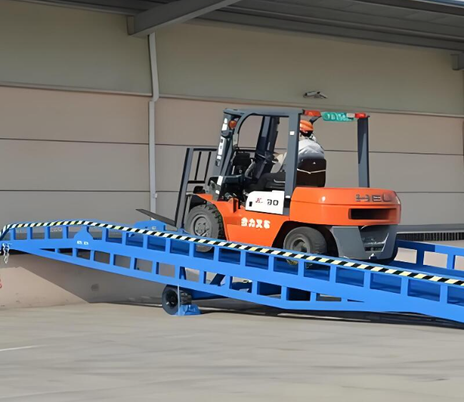 霍山移动式卸货平台（叉车用）